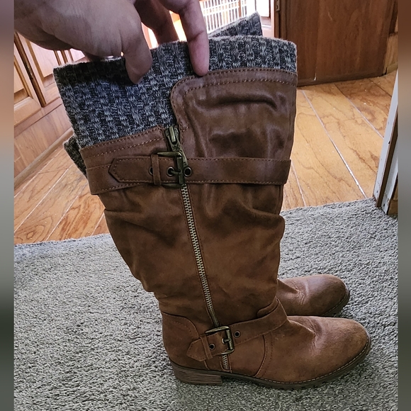 Women's Boots - Picture 2 of 2